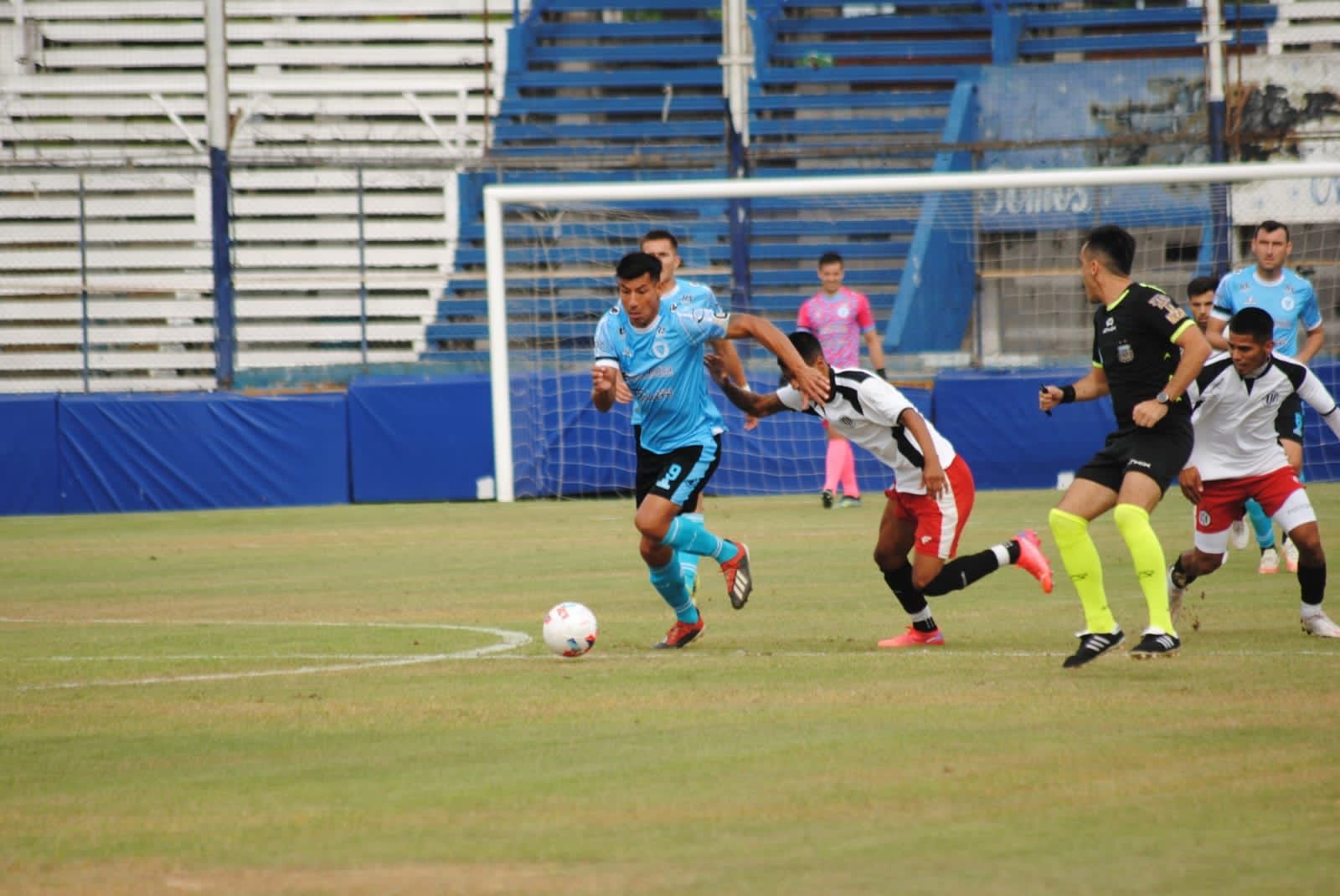 Primera B: Defensores Unidos de DT Mostaza Merlo, Fénix y