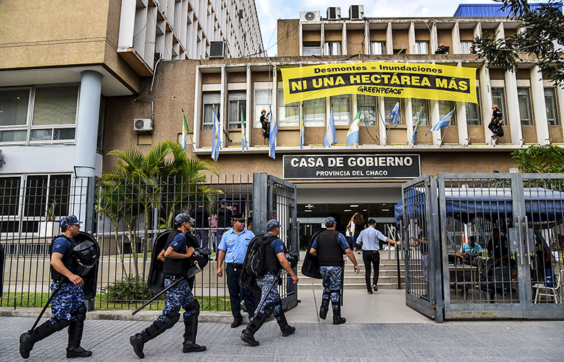 Activistas de Greenpeace detenidos en casa de Gobierno en Chaco