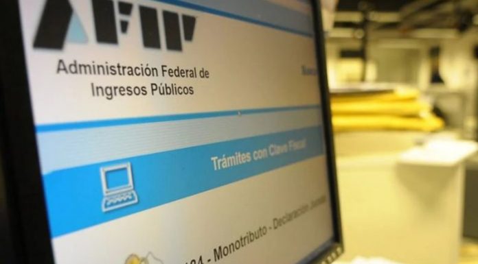 La recaudación nacional cayó 23% en términos reales por la pandemia