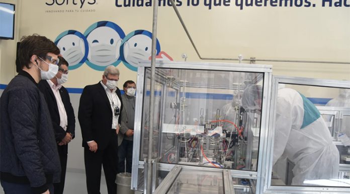 TAPA BOCAS: Inauguraron en Zárate una máquina para fabricar barbijos en el marco de la crisis por Covid-19