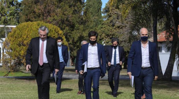 Fernández anunció una apertura escalonada de la cuarentena pero dijo que puede volver atrás