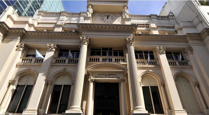 Récord: 4 millones de argentinos compraron dólares en mercado oficial