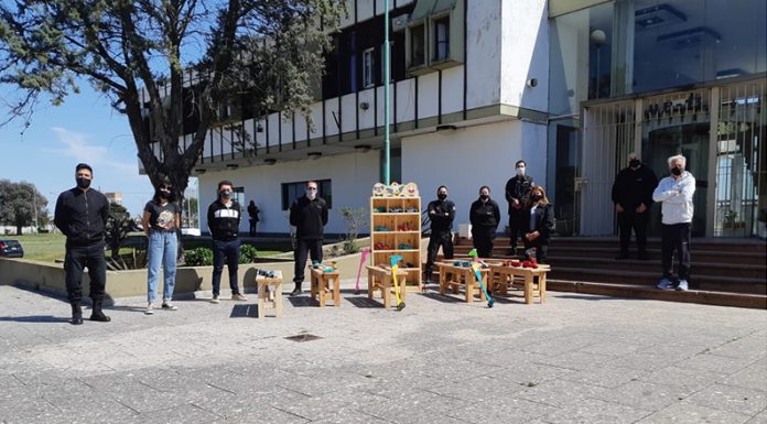 Capacitación laboral: Se formaron en una cárcel de Junín como carpinteros y donan su mano de obra en beneficio de merenderos