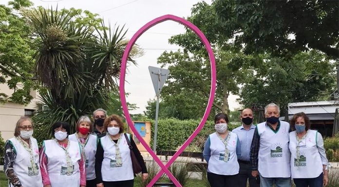 Símbolo de Concientización: Este viernes Renacer Oncológico realizó la ceremonia de inauguración del Lazo Rosa en el mes de la lucha contra el Cáncer de Mama