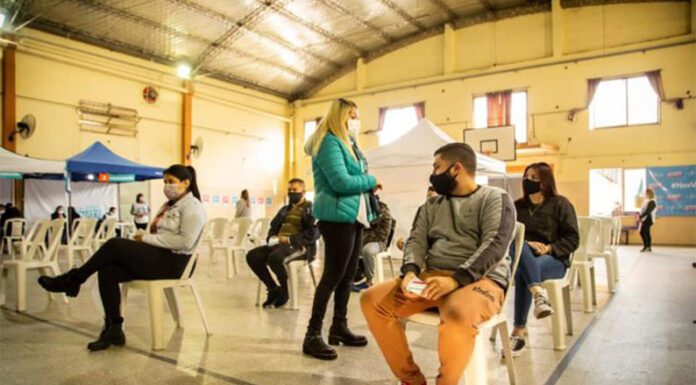 Comenzó la vacunación a mayores de 40 sin enfermedades en 100 distritos y avanzará en el AMBA la próxima semana