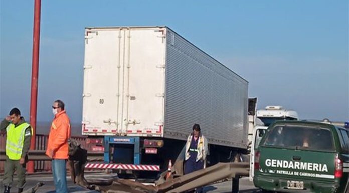 PUENTE ZARATE BRAZO LARGO: Ayer estuvo cortado varias horas por accidente de camión que se cruzó de mano sin provocar víctimas