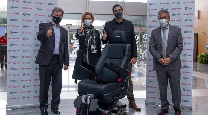 Toyota Argentina: Esta semana la compañía hizo entrega al Instituto Fleni de una silla de ruedas SIRUOM
