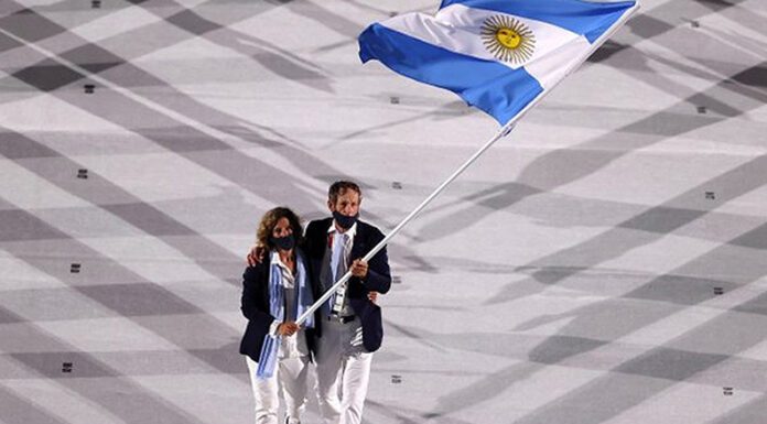 Santiago Lange: Mientras se lucía como el abanderado de la Delegación Argentina en Japón, acá los entrevistaba Toyota Argentina