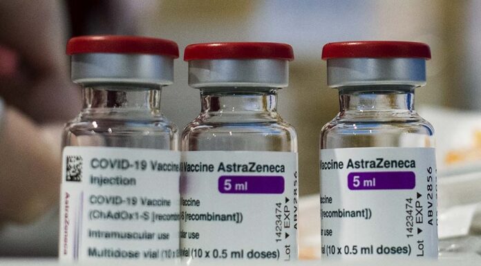 Afirman que el riesgo de trombos es mucho menor tras vacunarse que al contraer coronavirus