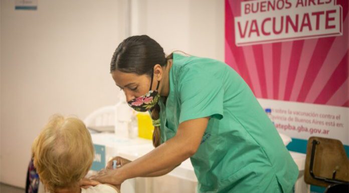 VACUNACIÓN: Se anunció tercera dosis libre para mayores de 60 y personal de salud