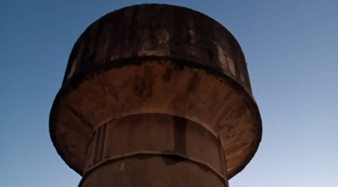 Villa Fox: El tanque de agua explotó anoche por la desidia y falta de profesionales municipales, los vecinos lo habían alertado