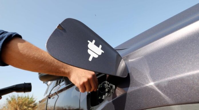 Autorizan la importación de 1.284 vehículos híbridos y eléctricos a siete automotrices
