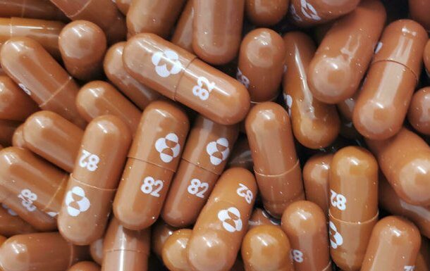 La OMS dio luz verde al molnupiravir, el primer tratamiento oral contra el Covid