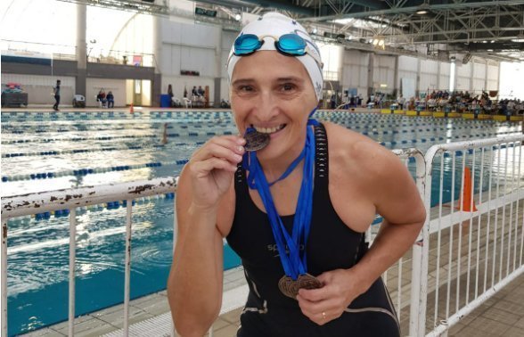 Nuevo Récord provincial: la nadadora zarateña Ana María Escutia logró batir dos récords y ganar cuatro carreras