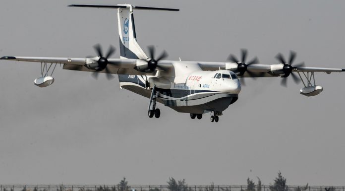Gran avión anfibio AG600 de nueva configuración de China realiza vuelo inaugural