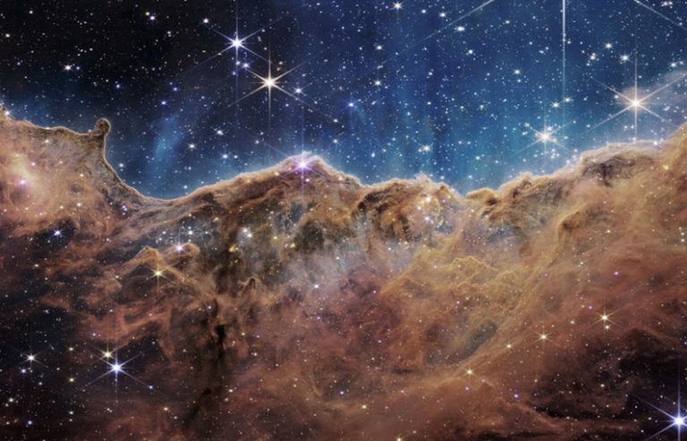 La NASA presenta las imágenes más profundas y nítidas del universo distante hasta la fecha