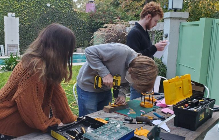 Mención de honor para alumnos de Cipolletti que diseñaron un satélite con una lata de gaseosa