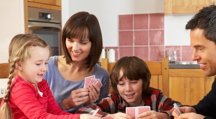 Vacaciones de invierno: Los 8 juegos clásicos para entretener a los chicos fuera de las pantallas