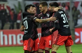 River goleó a Barracas Central y dejó atrás la mala racha