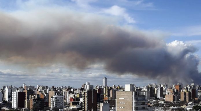 Incendios en el Delta: el humo volvió a verse y llegó al AMBA, el gobernador Perotti pidió al Ejército
