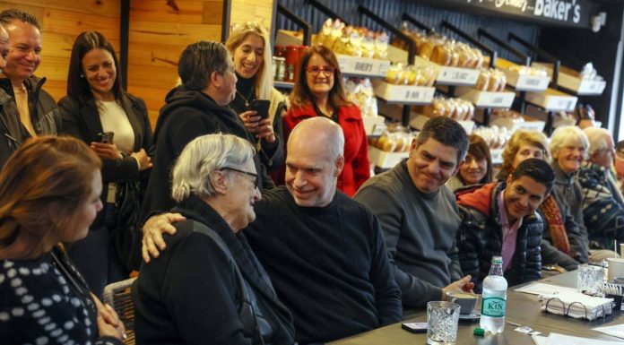 En Malvinas Argentinas: “Vine a trabajar con vecinos y empresarios en un plan para el municipio”