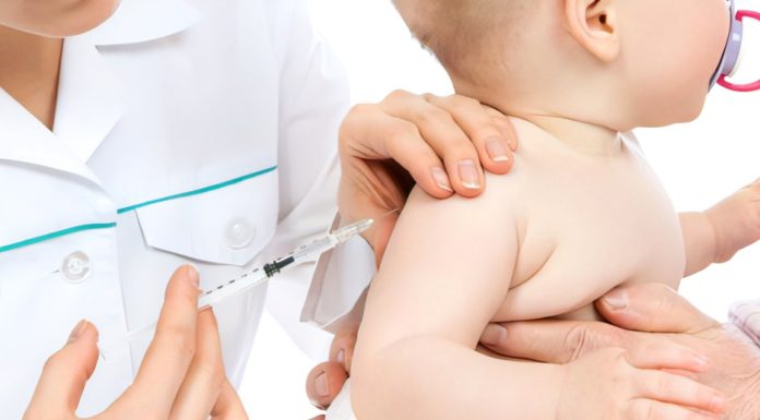 Desde este lunes, bebés y niños de 6 meses a 3 años no necesitan turno ni inscripción para vacunarse