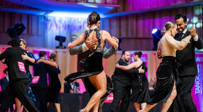 MUNDIAL DE TANGO: Comienza la edición 2022 con centenares de parejas del planeta que confluirán en una final en el Obelisco
