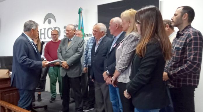 SOCIEDAD ESPAÑOLA: Aparece esta semana en plenitud en el radar político local tras años de reclamar atención institucional