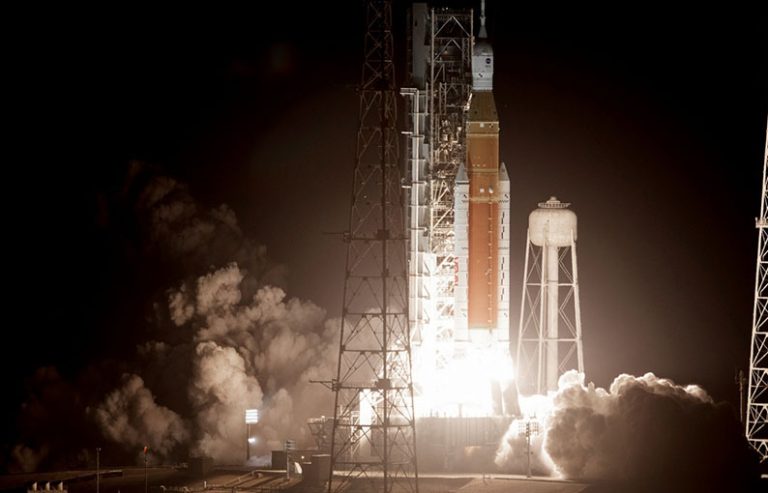 Artemis I despegó con el megacohete lunar y la nave Orion de la NASA