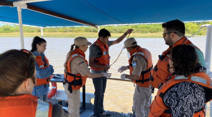 Campaña científica del “Dr. Leloir”: Prefectura capacitó en el Río Paraná a alumnos de la Universidad de Buenos Aires