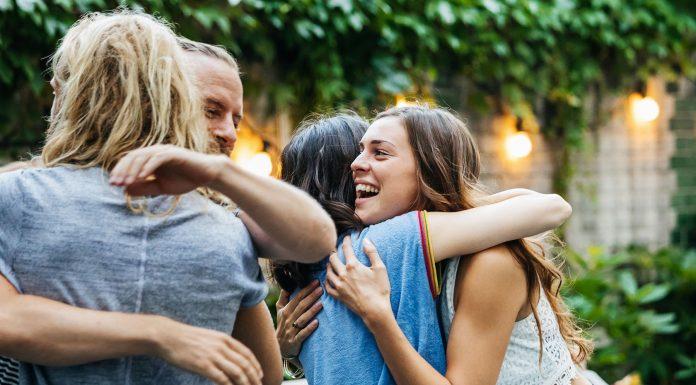 Efeméride Especial: Hoy te invitamos a saludarnos y a conocer cómo se saluda en mundo en su día