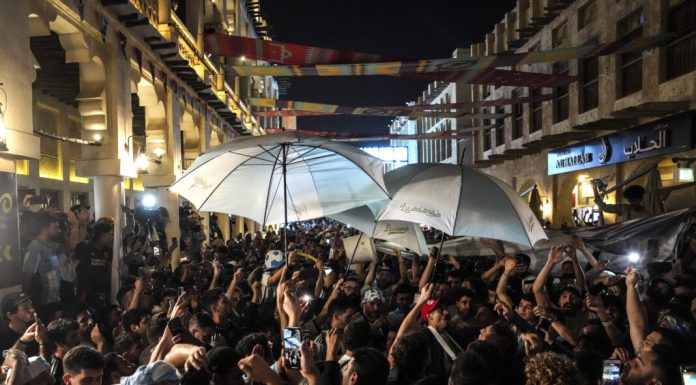 Los hinchas argentinos realizaron el último banderazo en Qatar antes de la Final