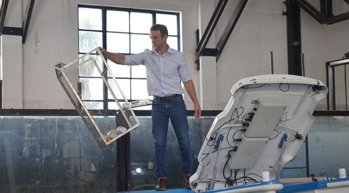 UNLP: Con el aporte de Ingeniería, presentan un robot solar diseñado para aspirar residuos flotantes e hidrocarburos