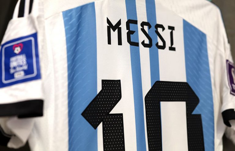 Como en 1978 y 1986, cuando fue campeón, Argentina jugará la final con la celeste y blanca 