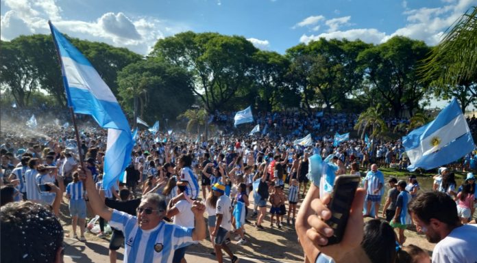 ZARATE FESTEJÓ: Decenas de miles de zarateños cantaron y bailaron por la 3ª estrella ganada en Qatar