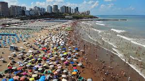 Mar del Plata y los municipios costeros viven un anticipo del verano con fuerte presencia de turistas