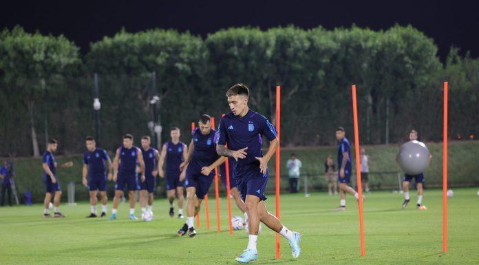 La Selección entrenó por última vez antes de Australia y Scaloni mantiene dos dudas