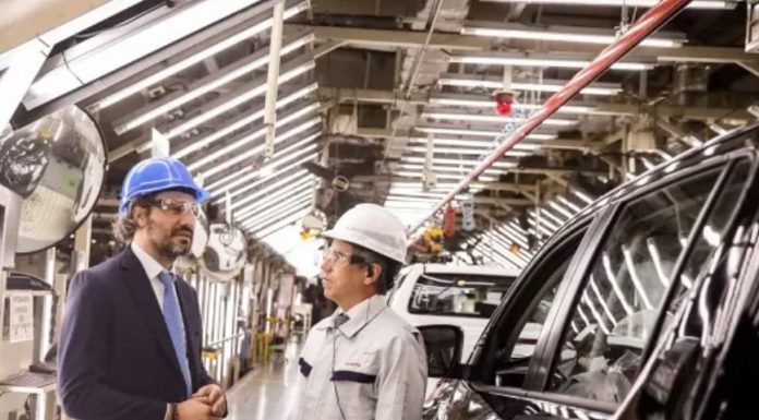 CAFIERO VISITÓ TOYOTA: El canciller recorrió la planta en Zárate y aseguró “vi una planta netamente exportadora”