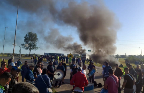 Manifestación en Atucha: Hoy la UOCRA Zárate se convocó para hacer ruido por la defensa del “plato de comida” de sus trabajadores