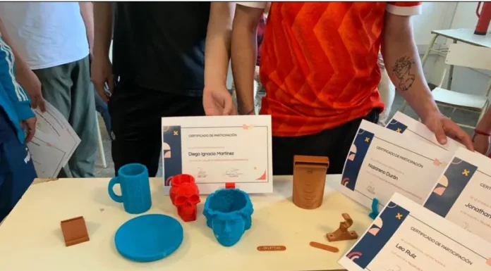 Más de veinte egresados: Jóvenes privados de la libertad se capacitaron en impresión 3D en una cárcel de Campana