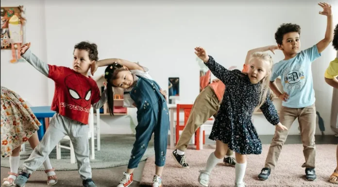 Colonia en la oficina: una empresa organiza talleres de verano para los hijos de sus colaboradores