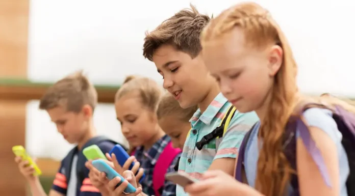 Niños, niñas y adolescentes conectados 24/7: ¿podemos hablar de adicción?