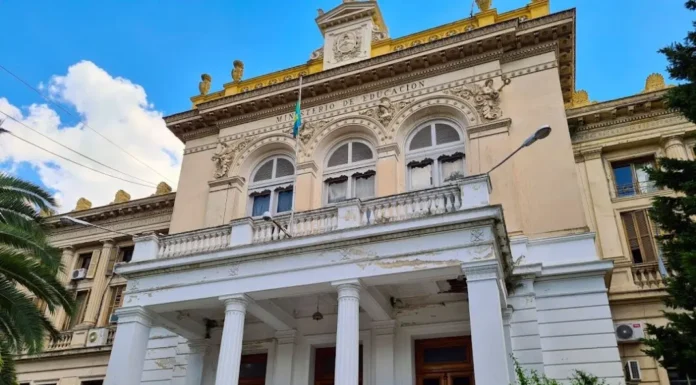 Secundarios: Se define en la Provincia si se flexibilizan las condiciones para pasar de año