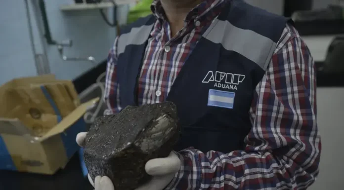 Un jubilado cordobés intentó entrar al país desde Chile con un meteorito en el auto