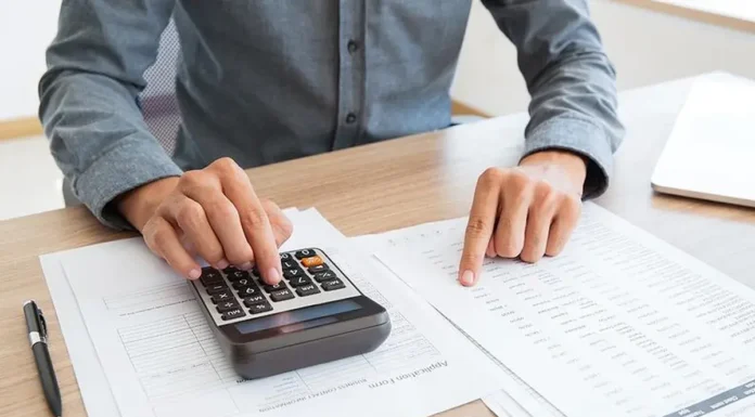 Los aumentos que llegan en abril y hacen ajustar la billetera