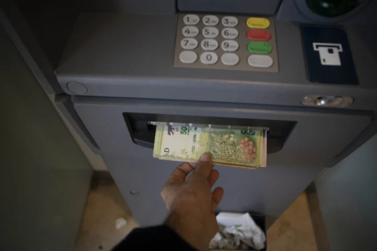 Salario mínimo: el Gobierno confirmó las subas y cuándo se cobran