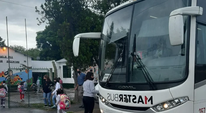 Lima: En las escuelas rurales celebran los 45 años que NASA está aportando el transporte escolar
