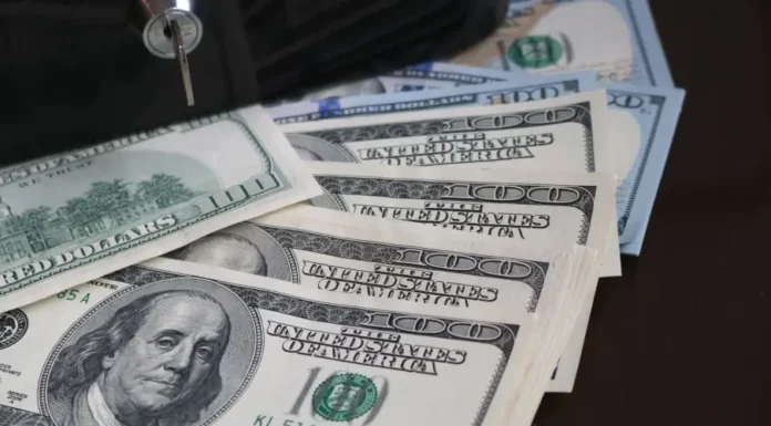 El dólar blue alcanzó un nuevo récord y llegó a los $ 420