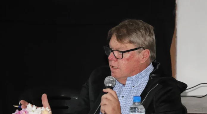 De Medio a Medio: El libro de Mario Fussinato que relata lo que ocurre “cuando el periodismo se mete en la historia”