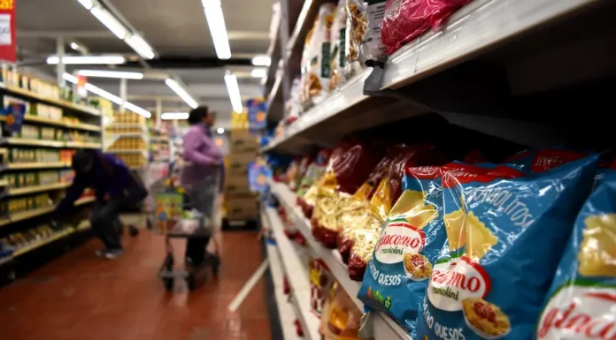 Acuerdan subas del 5% mensual con supermercados y mayoristas
